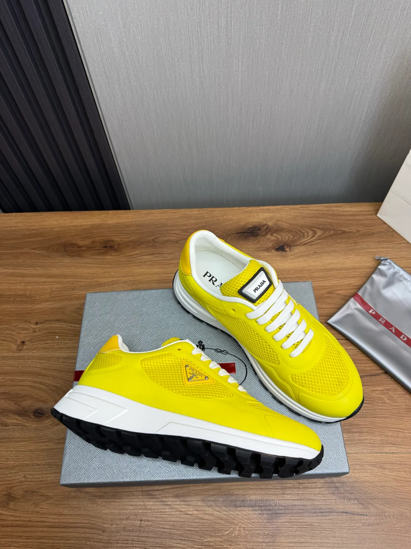 Men's shoes 💰580💰 [PRADA] Autumn and winter hot men's shoes shipped 👏Official website synchronized ⬆️Original fly-woven cowhide fabric + cowhide lining, 1⃣️:1⃣️reproduction, original sole, 38-45 (45. Customized, non-refundable)